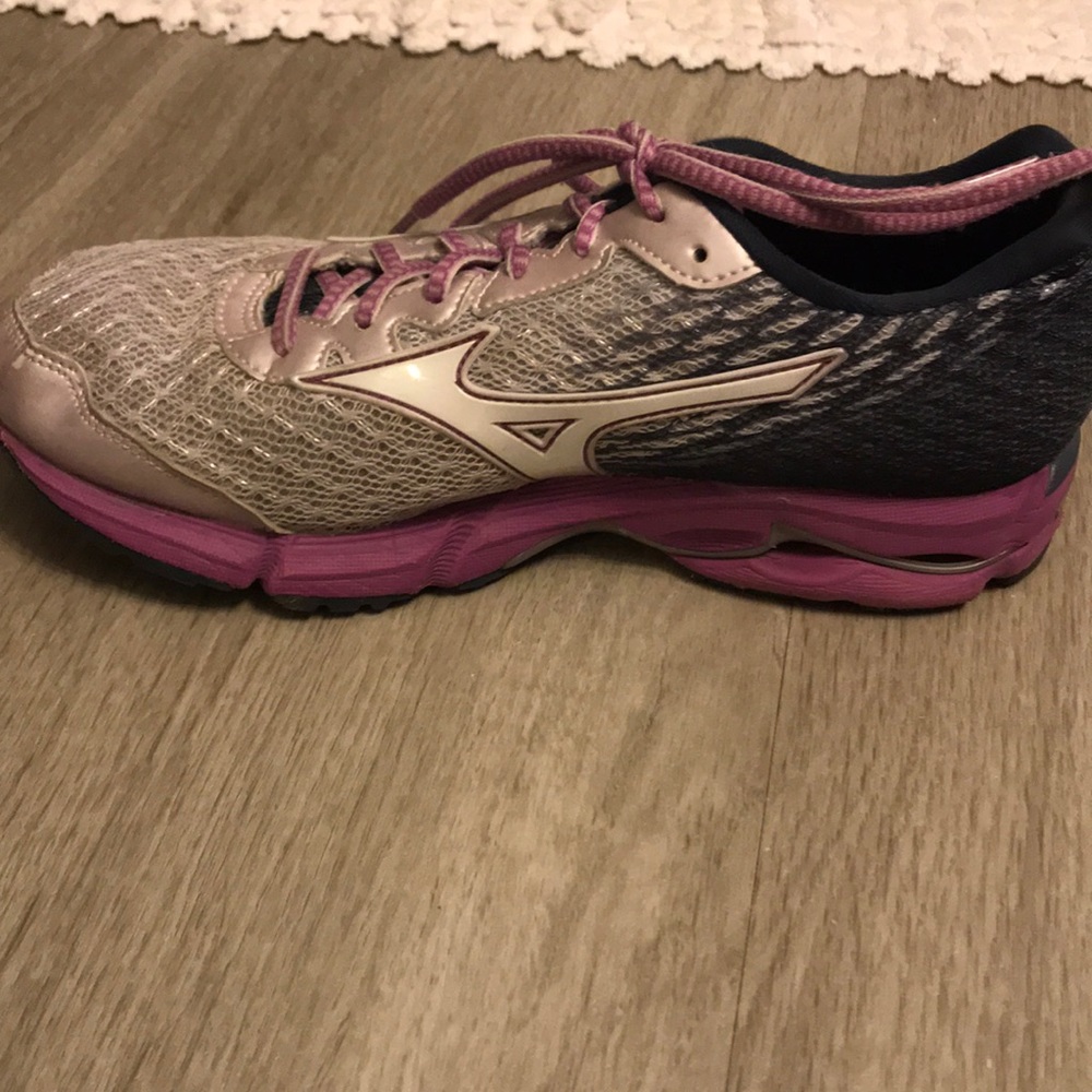 Women’s mizuno wave rider 19. Size 8. - Picture 2 of 3